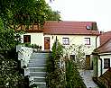 Holiday accommodation Goegerhaus in Egloffstein: Side building with the holiday apartments (JPG, 3 kByte)
For large-scale sights click onto the image