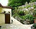 Holiday accommodation Goegerhaus in Egloffstein: View through inner yard (JPG, 3 kByte)
For large-scale sights click onto the image
