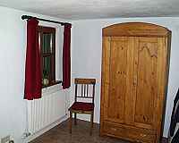 For larger scale of picture click here! Holiday apartment Mountain in the Goegerhaus: bed room wardrobe (JPG, 5 kByte)